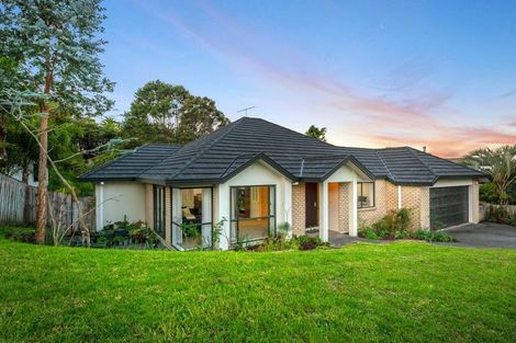Photo of property in 11 Nottingham Place, Northcross, Auckland, 0630