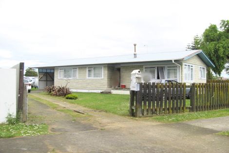 Photo of property in 17 Convair Crescent, Mangere, Auckland, 2022