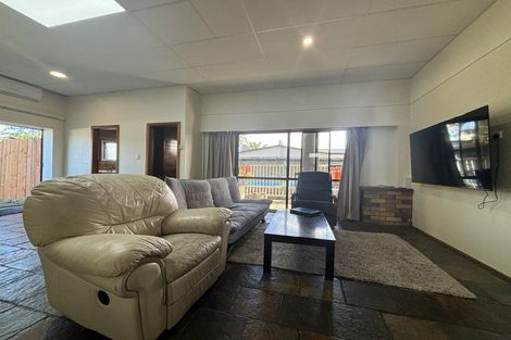 Photo of property in 1 Millen Place, Clarks Beach, 2122