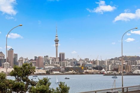 Photo of property in 2/31 Princes Street, Northcote Point, Auckland, 0627