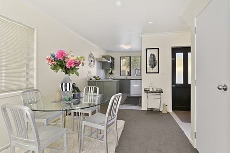 Photo of property in 14 Verdale Circle, Glen Eden, Auckland, 0602