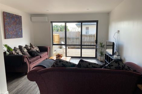Photo of property in 2/3 Abbotleigh Avenue, Te Atatu Peninsula, Auckland, 0610