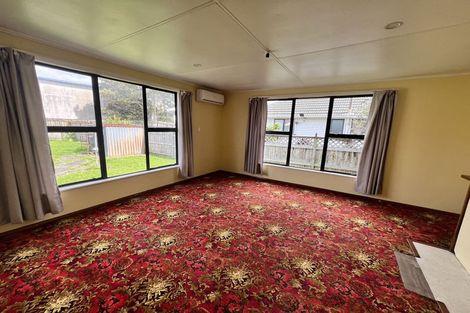 Photo of property in 72 Kelman Road, Kelston, Auckland, 0602