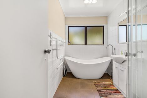 Photo of property in 3a Hawk Place, Selwyn Heights, Rotorua, 3015