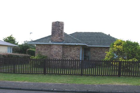 Photo of property in 16 Ward Crescent, Te Atatu Peninsula, Auckland, 0610