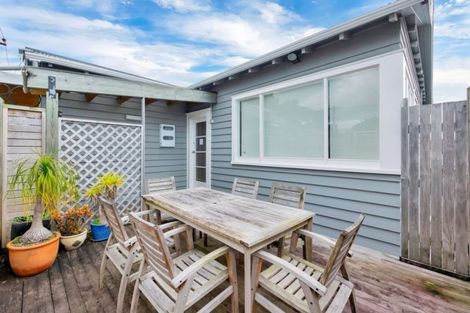 Photo of property in 2/61 Shakespeare Road, Milford, Auckland, 0620