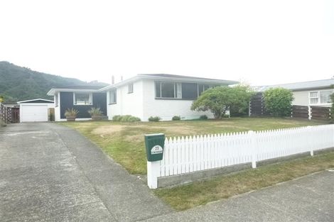 Photo of property in 25 California Drive, Totara Park, Upper Hutt, 5018