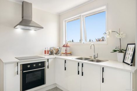 Photo of property in 28 Gambare Place, Wattle Downs, Auckland, 2103