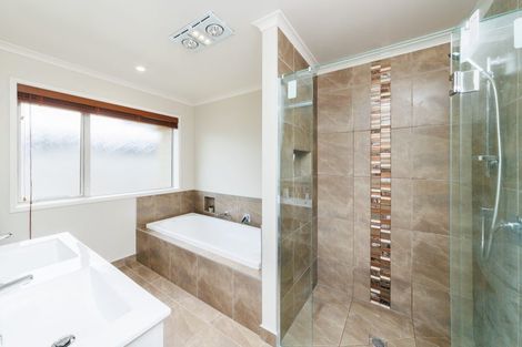 Photo of property in 206 Pacific Drive, Fitzherbert, Palmerston North, 4410