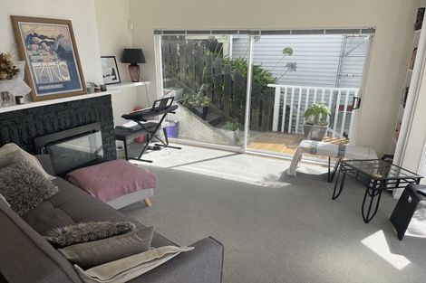 Photo of property in 39 Karepa Street, Brooklyn, Wellington, 6021