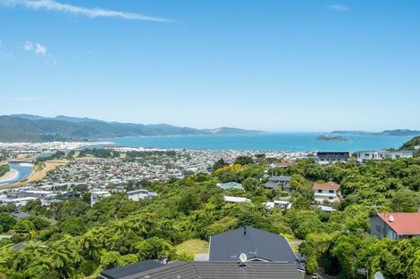 Photo of property in 13 Eastview Grove, Normandale, Lower Hutt, 5010