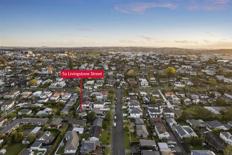 Photo of property in 5a Livingstone Street, Milford, Auckland, 0620