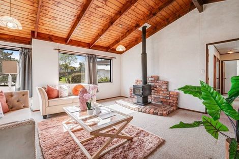 Photo of property in 11 Felicity Place, Unsworth Heights, Auckland, 0632