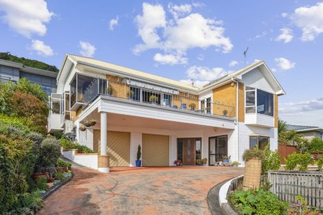 Photo of property in 49 Kakariki Grove, Waikanae, 5036