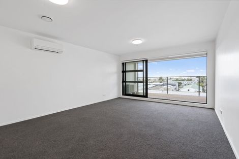 Photo of property in 1/4045f Great North Road, Glen Eden, Auckland, 0602