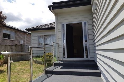 Photo of property in 102 Tamahere Drive, Glenfield, Auckland, 0629