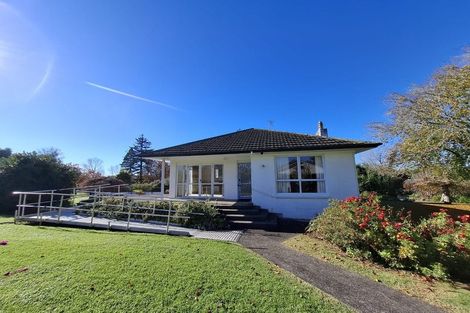 Photo of property in 100 Parrs Cross Road, Henderson, Auckland, 0612