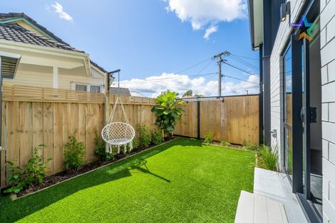 Photo of property in 2/10 Avery Grove, Boulcott, Lower Hutt, 5011