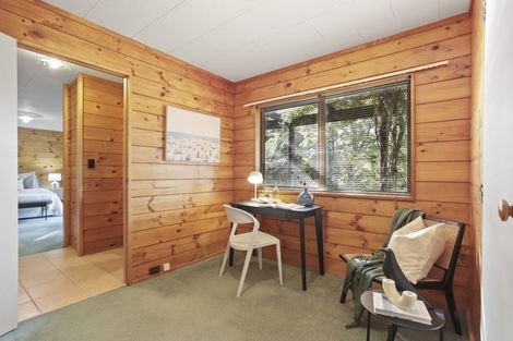 Photo of property in 14 Cochran Road, Oratia, Auckland, 0604