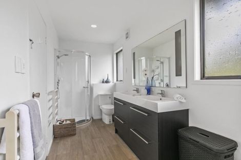 Photo of property in 18 Abbeygate Street, Birkdale, Auckland, 0626