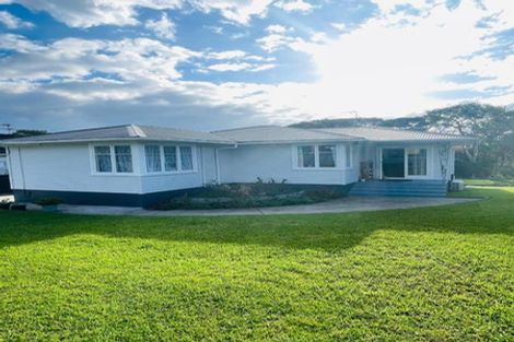 Photo of property in 60 Glen Marine Parade, Glendene, Auckland, 0602
