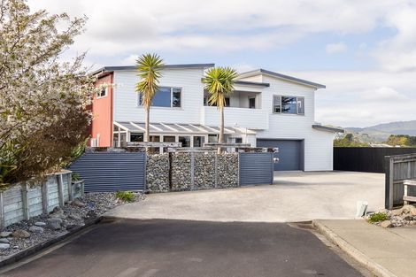Photo of property in 61 Quadrant Heights, Paraparaumu, 5032