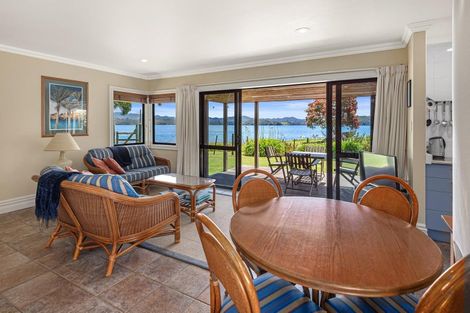 Photo of property in 950 Whangaruru Road North, Whangaruru, Russell, 0184