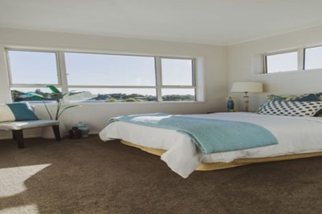 Photo of property in 77 Karepiro Drive, Stanmore Bay, Whangaparaoa, 0932