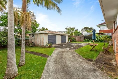 Photo of property in 1/5 Dudding Avenue, Northcote, Auckland, 0627