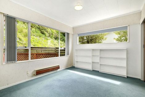 Photo of property in 4 Saint Hildas Glade, Tawa, Wellington, 5028