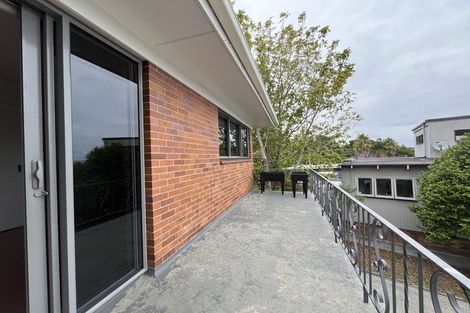 Photo of property in 5 Anchor Place, Beach Haven, Auckland, 0626
