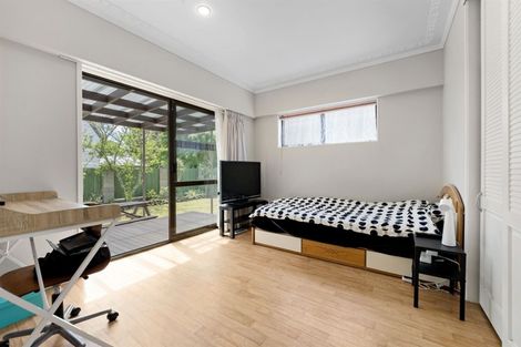 Photo of property in 30 Akoranga Drive, Northcote, Auckland, 0627