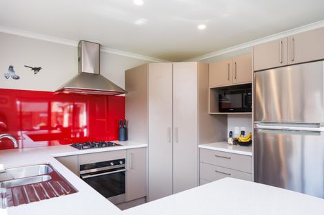 Photo of property in 43 Geneva Terrace, Kelvin Grove, Palmerston North, 4414