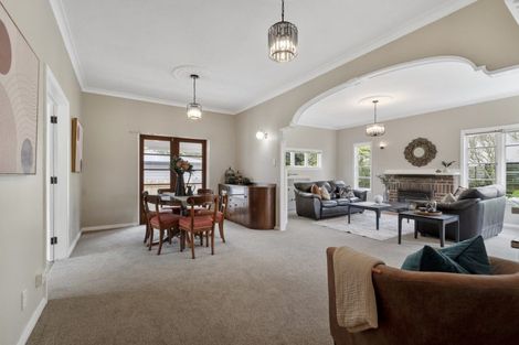 Photo of property in 5 Aokautere Drive, Fitzherbert, Palmerston North, 4410