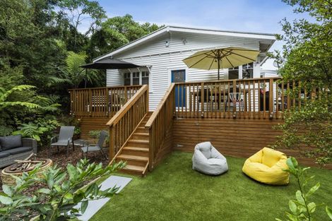 Photo of property in 1/6 Vonnell Place, Birkdale, Auckland, 0626