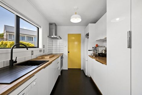 Photo of property in 11 Frobisher Street, Island Bay, Wellington, 6023