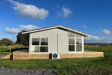 Photo of property in 32 Canal Road West, Waitakaruru, Ngatea, 3576