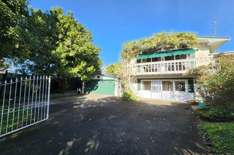Photo of property in 27 Mirrabooka Avenue, Botany Downs, Auckland, 2010