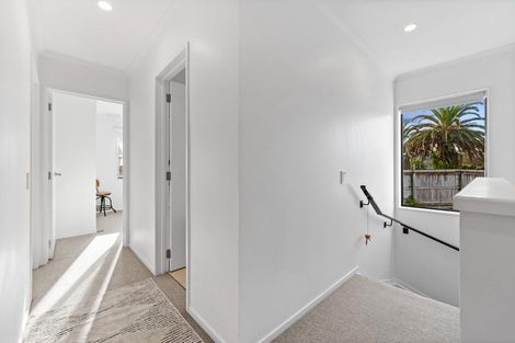 Photo of property in 22 William Wallbank Crescent, Swanson, Auckland, 0614