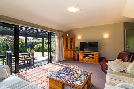 Photo of property in 2 Flaxen Way, Kinloch, Taupo, 3377