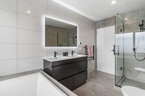 Photo of property in 10 Huaota Place, Botany Downs, Auckland, 2010