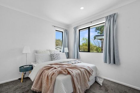 Photo of property in 59a Sungrove Rise, Sunnyvale, Auckland, 0612