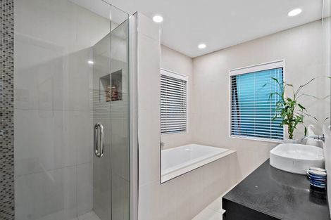 Photo of property in 2/2 Parr Terrace, Castor Bay, Auckland, 0620