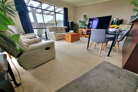 Photo of property in 2c Charlenne Close, Ranui, Auckland, 0612