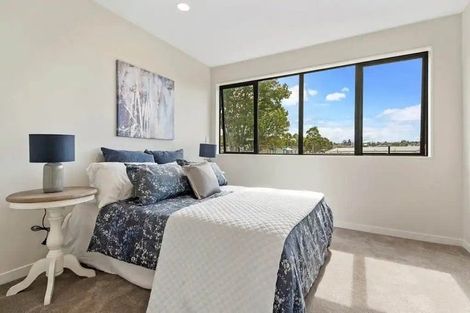 Photo of property in 13/200 Sunnynook Road, Totara Vale, Auckland, 0627