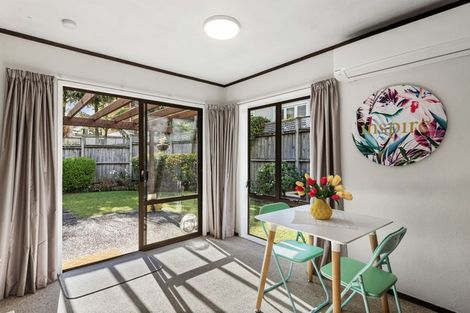 Photo of property in 2/10 Tobruk Crescent, Milford, Auckland, 0620