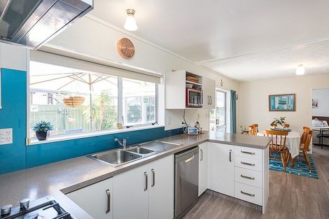 Photo of property in 21 Colonial Place, Kelvin Grove, Palmerston North, 4414