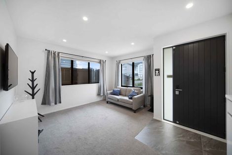 Photo of property in 14 Fjord Way, Karaka, Papakura, 2113