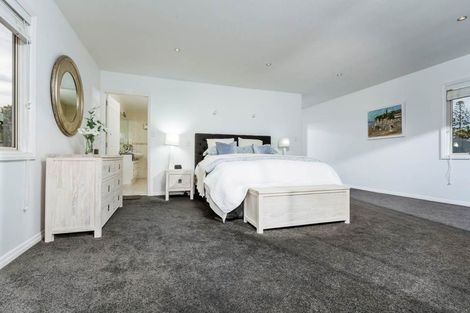 Photo of property in 1/25 Churchill Road, Murrays Bay, Auckland, 0630