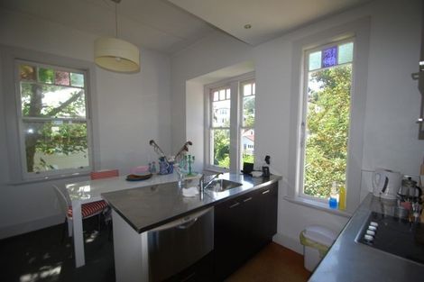 Photo of property in 1 Hadfield Terrace, Kelburn, Wellington, 6012